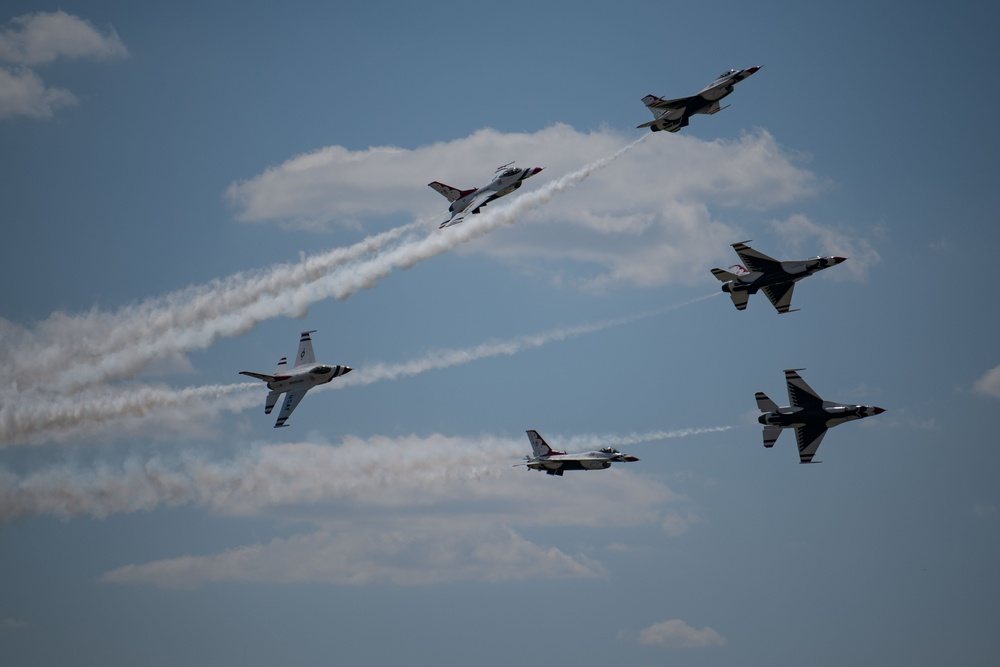 Thunderbirds practice before 2022 Fort Wayne Air Show