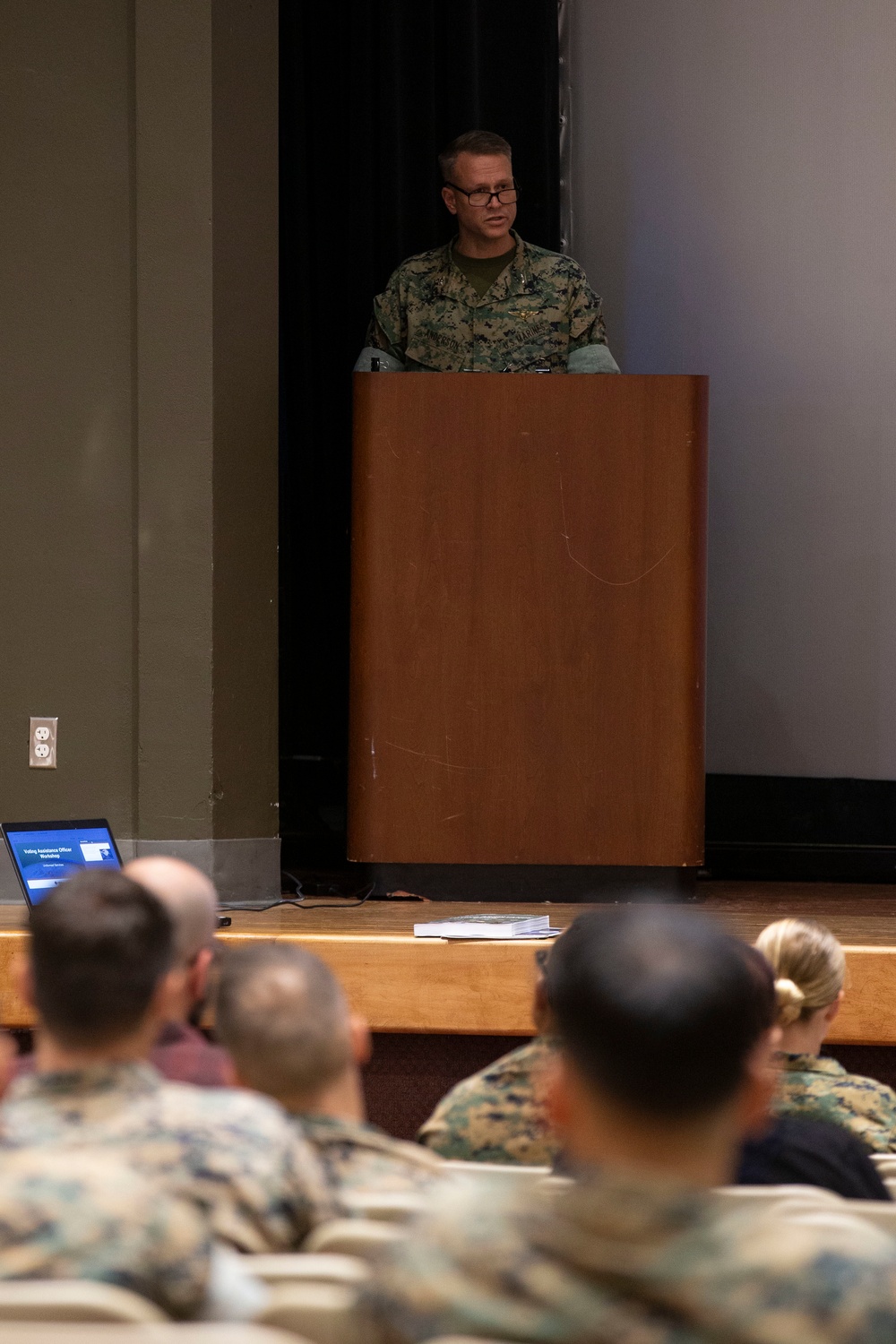 Pendleton Marines attend voting assistance workshop