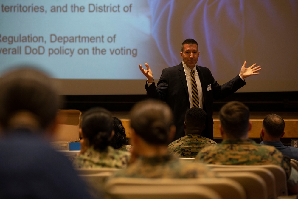 Pendleton Marines attend voting assistance workshop