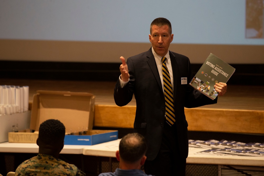 Pendleton Marines attend voting assistance workshop