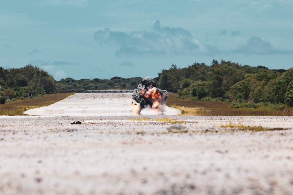 Explosive Ordnance Disposal Valiant Shield 22