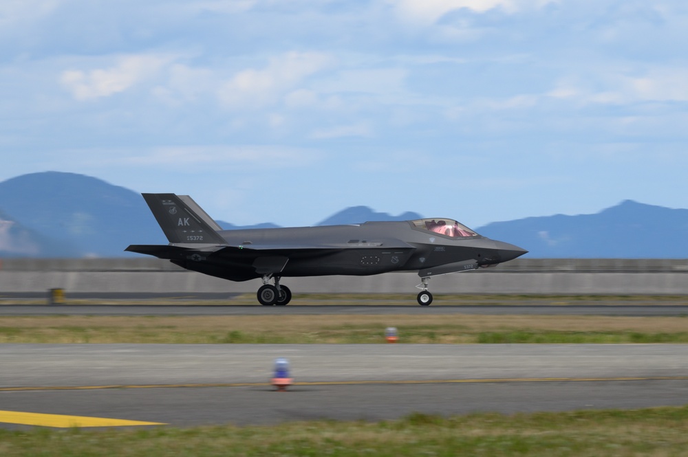 356th EFS F-35s take off from MCAS Iwakuni for ACE training