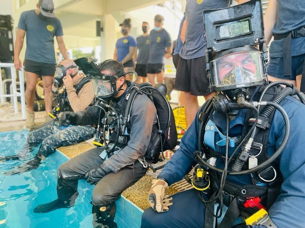 USN and RTN divers participate in CARAT Thailand