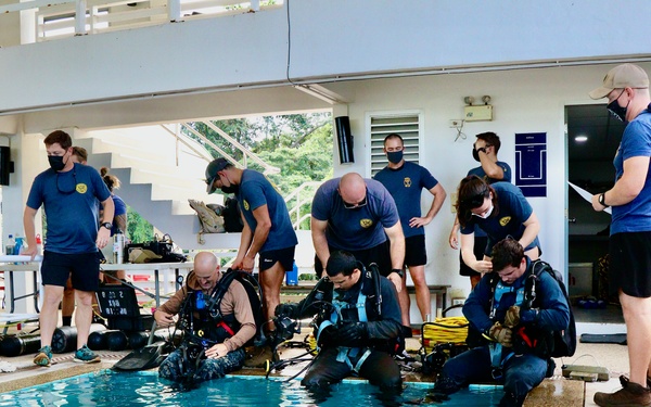 USN and RTN divers participate in CARAT Thailand