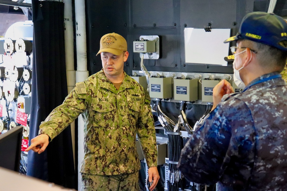 USS Charleston hosts JMSDF admirals