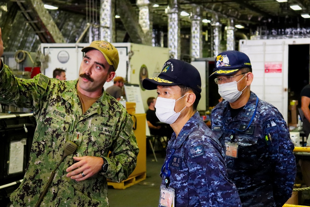 USS Charleston hosts JMSDF admirals