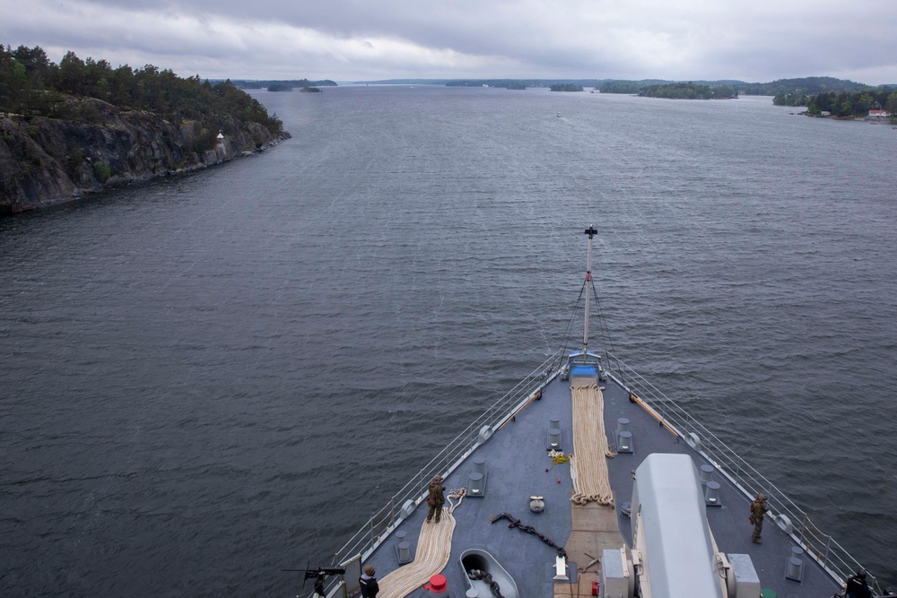 USS Gunston Hall enters Stockholm, Sweden