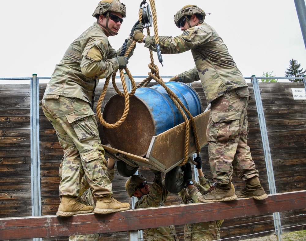 10th BEB negotiate obstacles at the Leaders Reaction Course