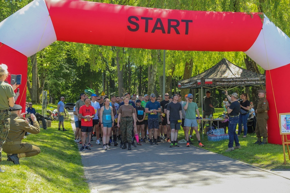 4th Infantry Division Soldiers run Polish 10K Race