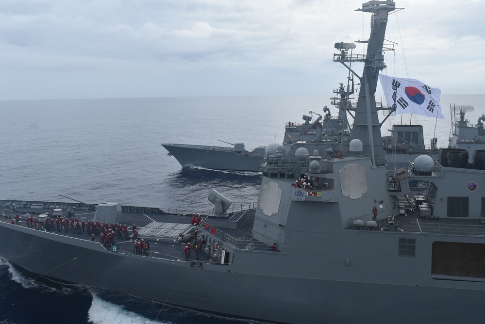 ROK Navy Conducts fueling at sea with USNS Ship