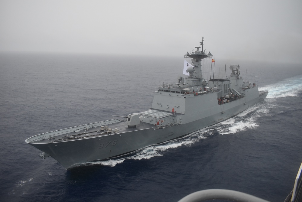 ROK Navy Conducts fueling at sea with USNS Ship