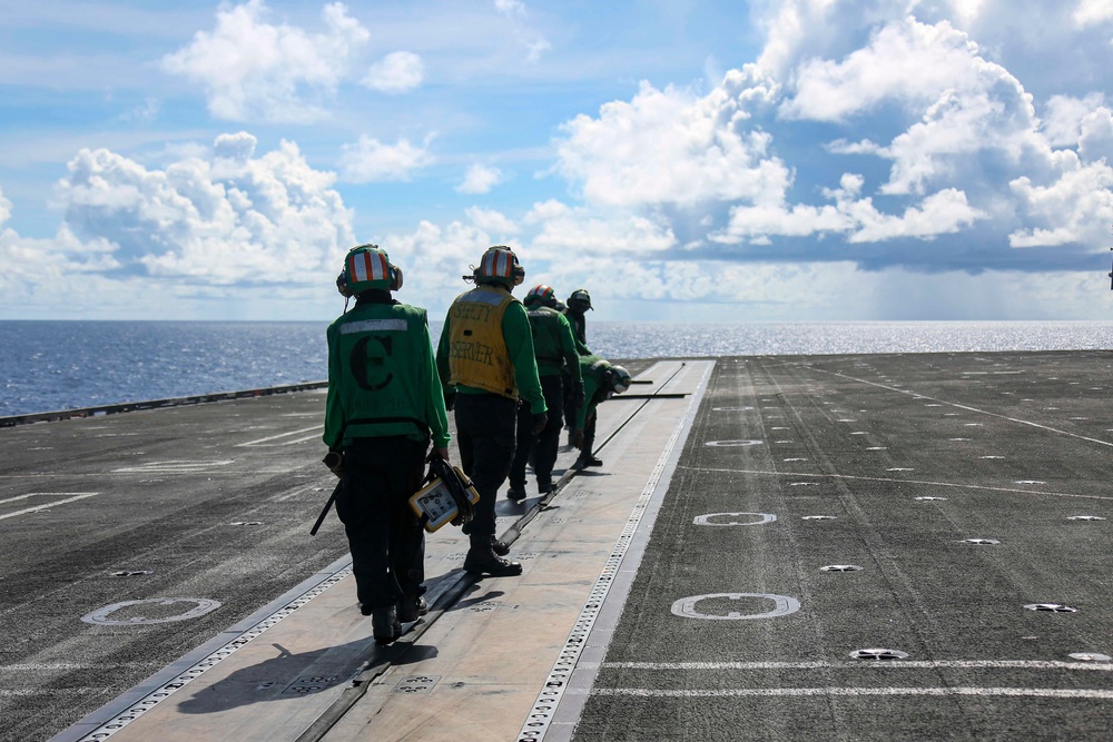 Abraham Lincoln conducts flight operations