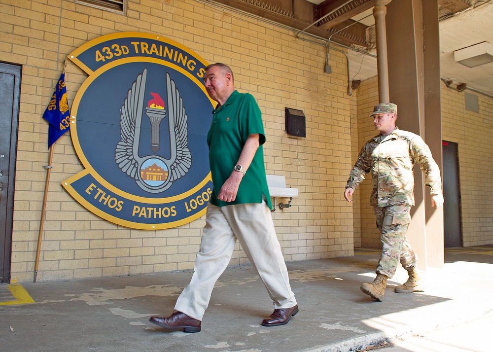 433rd TRS Raiders welcome unit’s first commander, alumni
