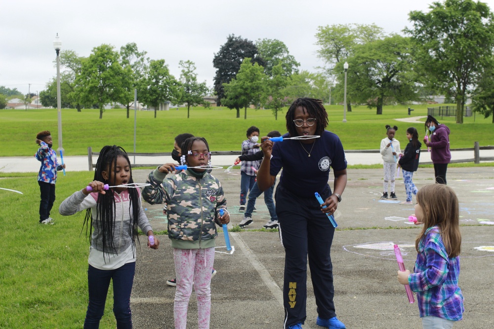 Great Lakes Sailors Volunteer at Forrestal Elementary School