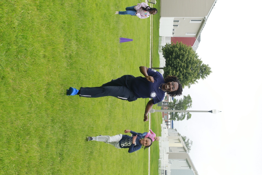 Great Lakes Sailors Volunteer at Forrestal Elementary School