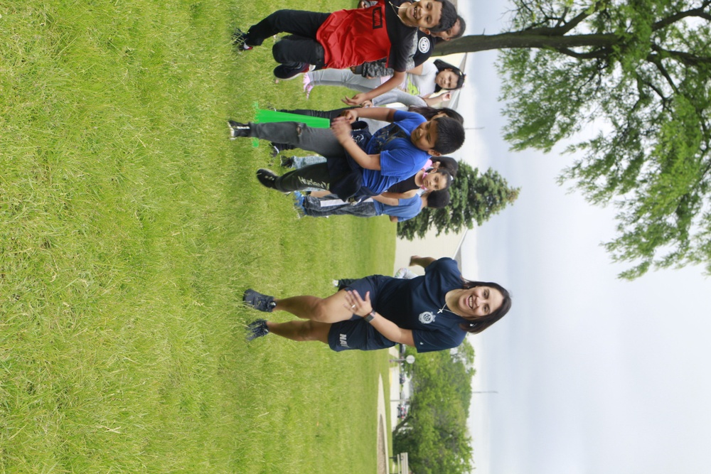 Great Lakes Sailors Volunteer at Forrestal Elementary School