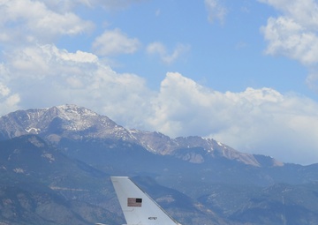 Prime Minister of Canada, Secretary of Defense visit NORAD and USNORTHCOM