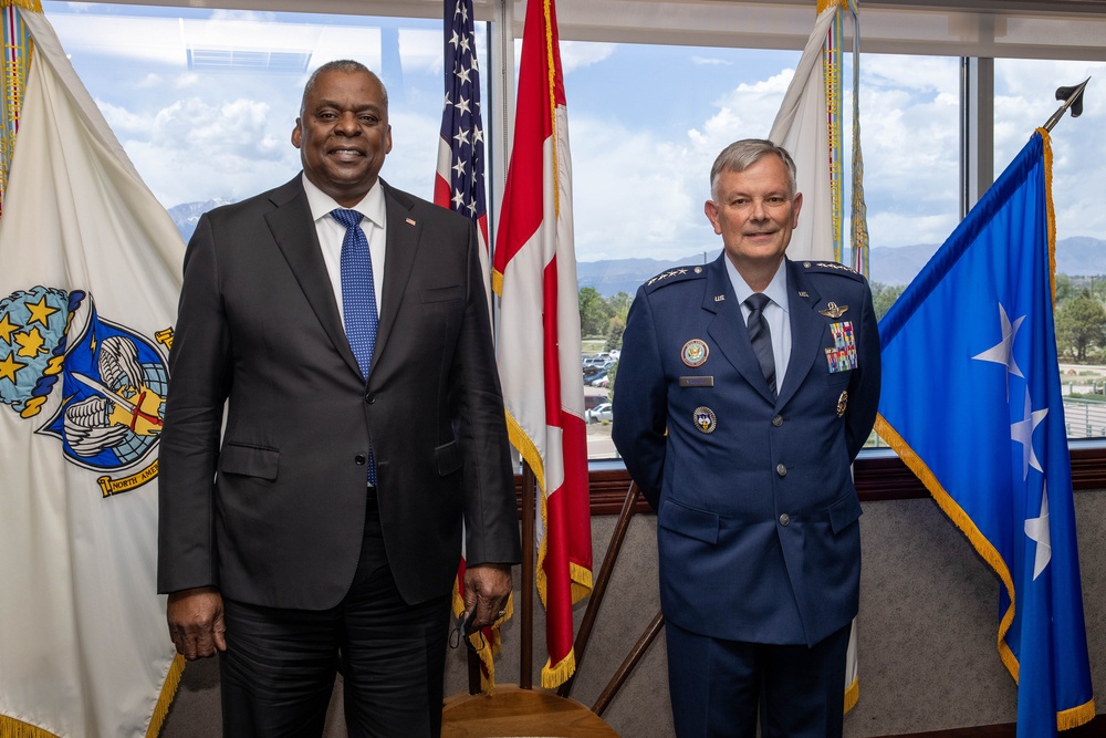 Prime Minister of Canada, Secretary of Defense visit NORAD and USNORTHCOM