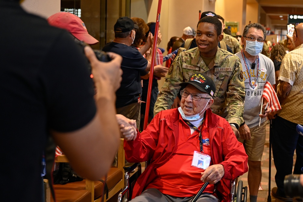 Kirtland welcomes back Honor Flight members