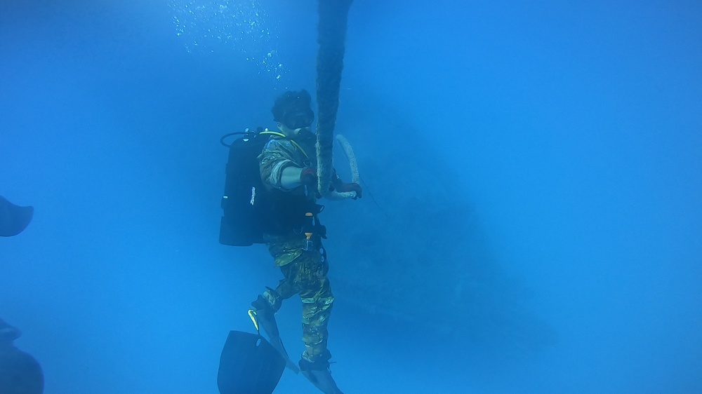 10th SFG(A) Special Forces Soldiers dive to Atlantic floor, probe shipwrecked vessel