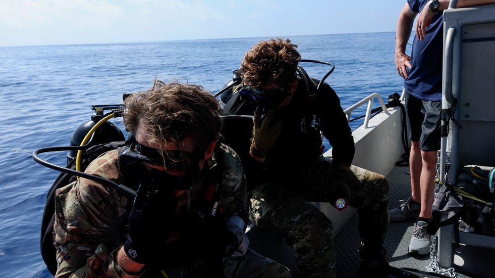 10th SFG(A) Special Forces Soldiers dive to Atlantic floor, probe shipwrecked vessel