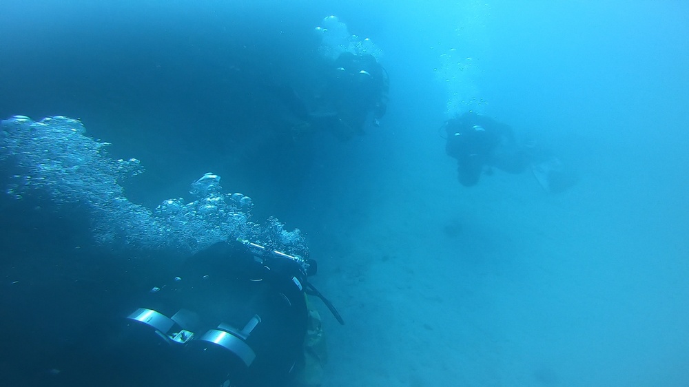 10th SFG(A) Special Forces Soldiers dive to Atlantic floor, probe shipwrecked vessel