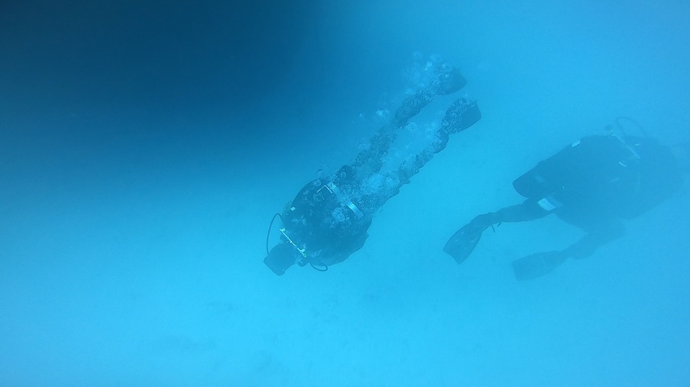 10th SFG(A) Special Forces Soldiers dive to Atlantic floor, probe shipwrecked vessel