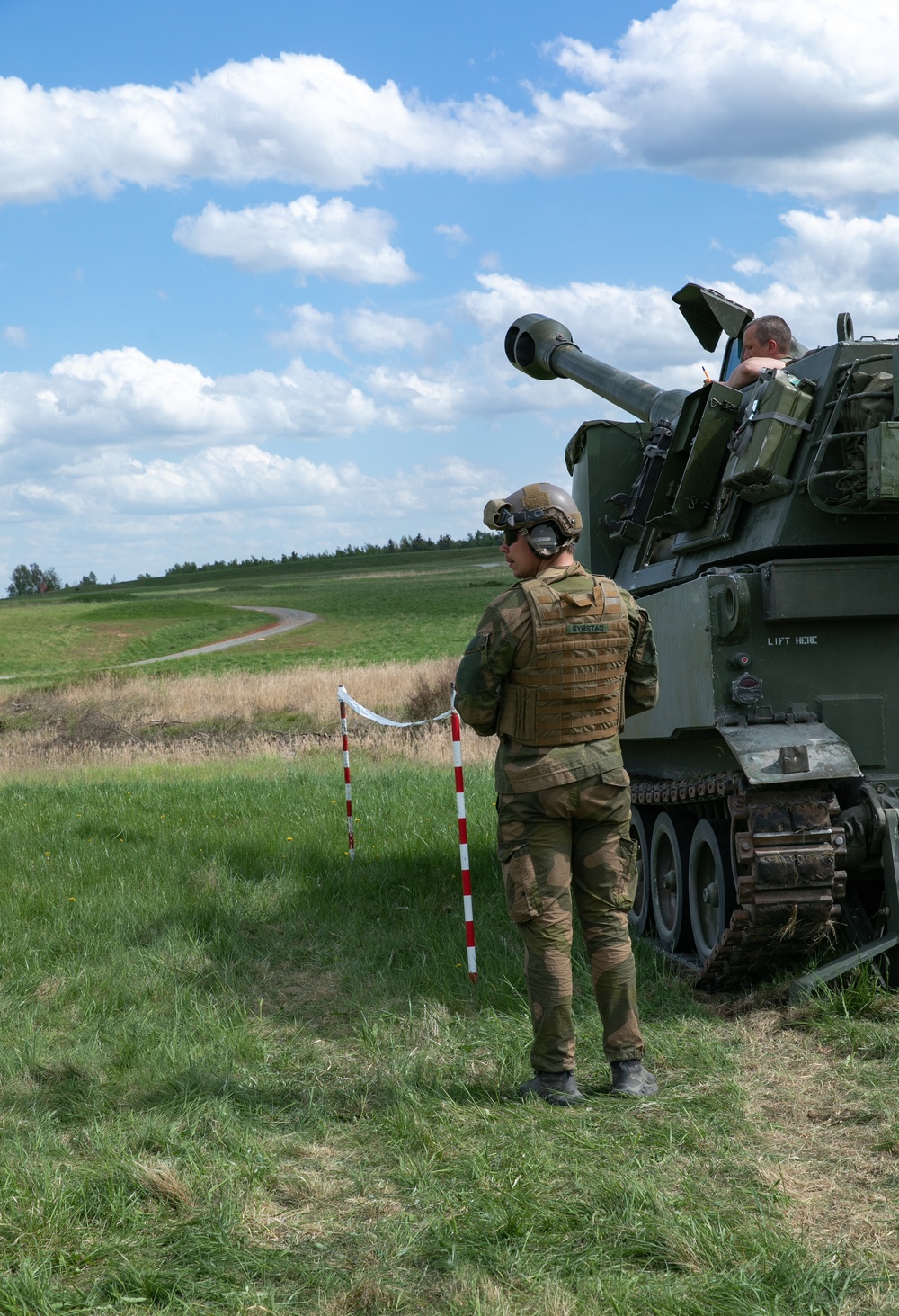 Armed Forces of Ukraine train with US and Norway on M109 howitzer in Grafenwoehr Germany