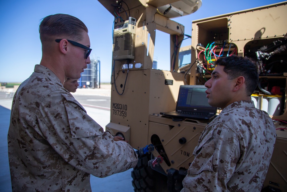 13th MEU creates a network on-the-move for JLTVs