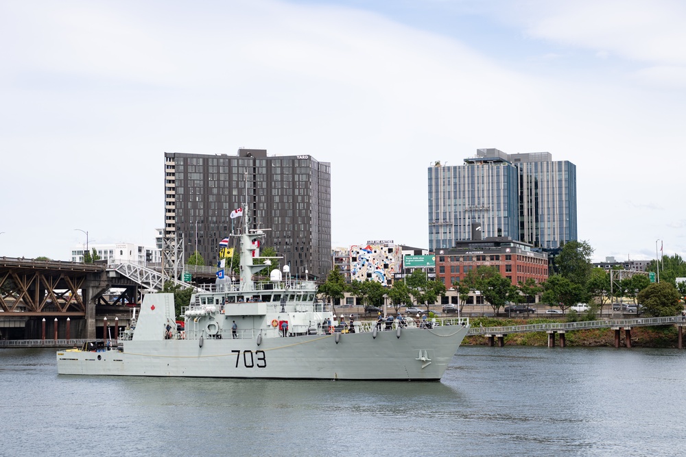 Canadian Ships arrive for Portland Fleet Week