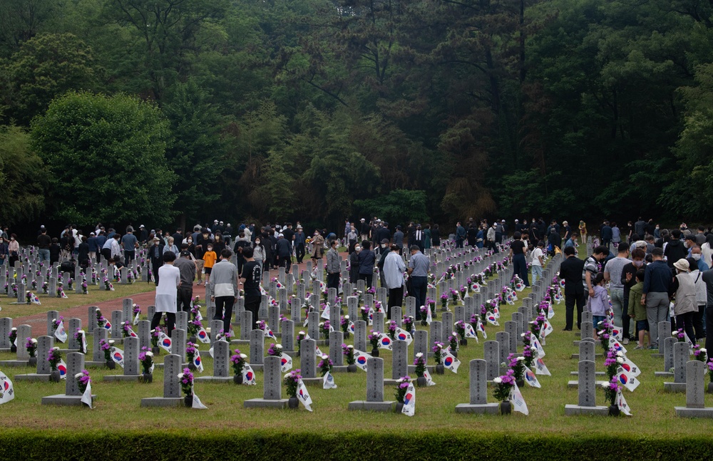 Kunsan Participates in ROK Memorial Day Ceremony