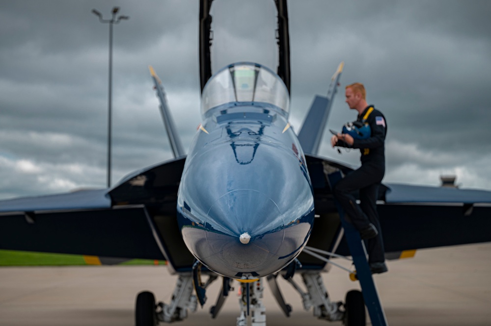 Blue Angels Conduct Key Influencer Flight in St. Louis Area