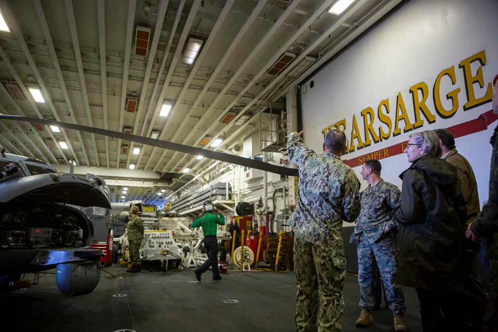 USS Kearsarge hosts distinguished visitors for ship tour and press conference