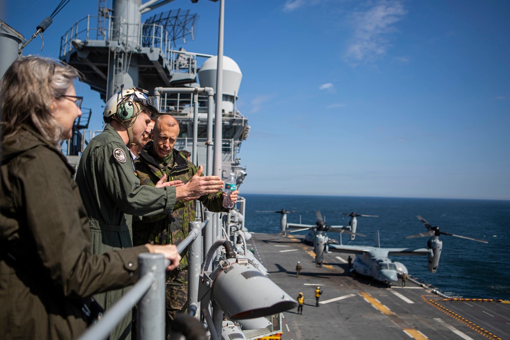 USS Kearsarge hosts distinguished visitors for ship tour and press conference