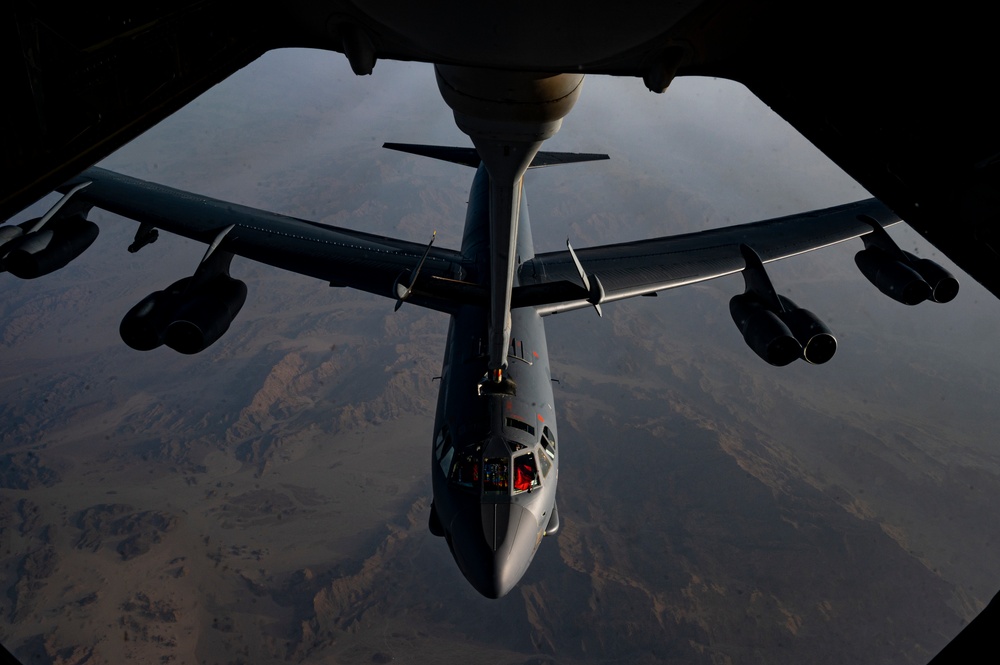 908th EARS fuels B-52, bomber task force