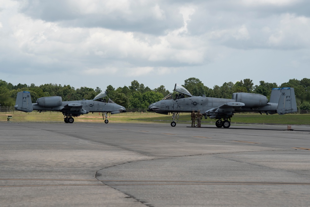 22nd AF CC attends FARP demo