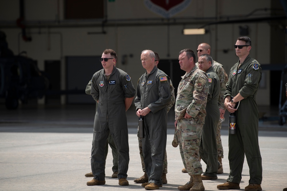 22nd AF CC attends FARP demo