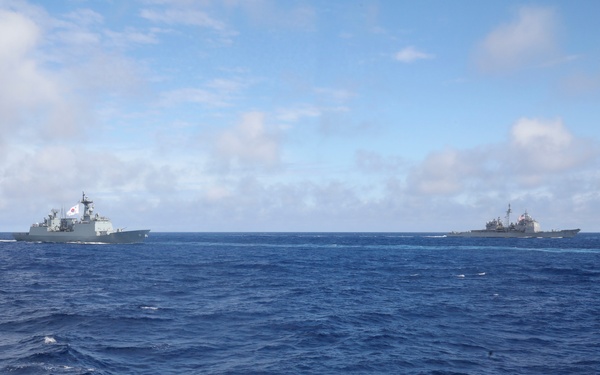 Republic of Korea, U.S. Navies Conclude Carrier Strike Group Exercise