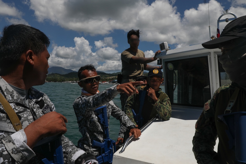 1st SFG (A) soldiers, Philippine partners demonstrate VBSS in Palawan