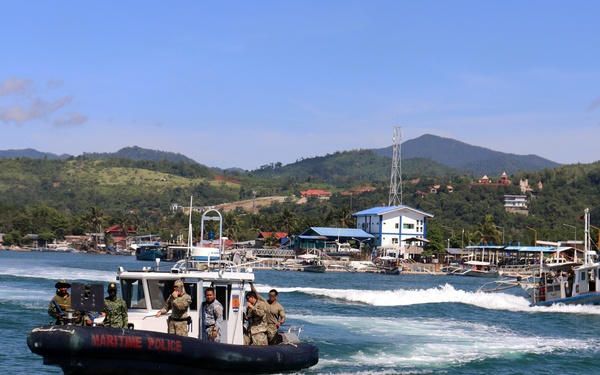 1st SFG (A) soldiers, Philippine partners demonstrate VBSS in Palawan