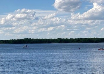 USS Minneapolis-Saint Paul Rescues Mariner