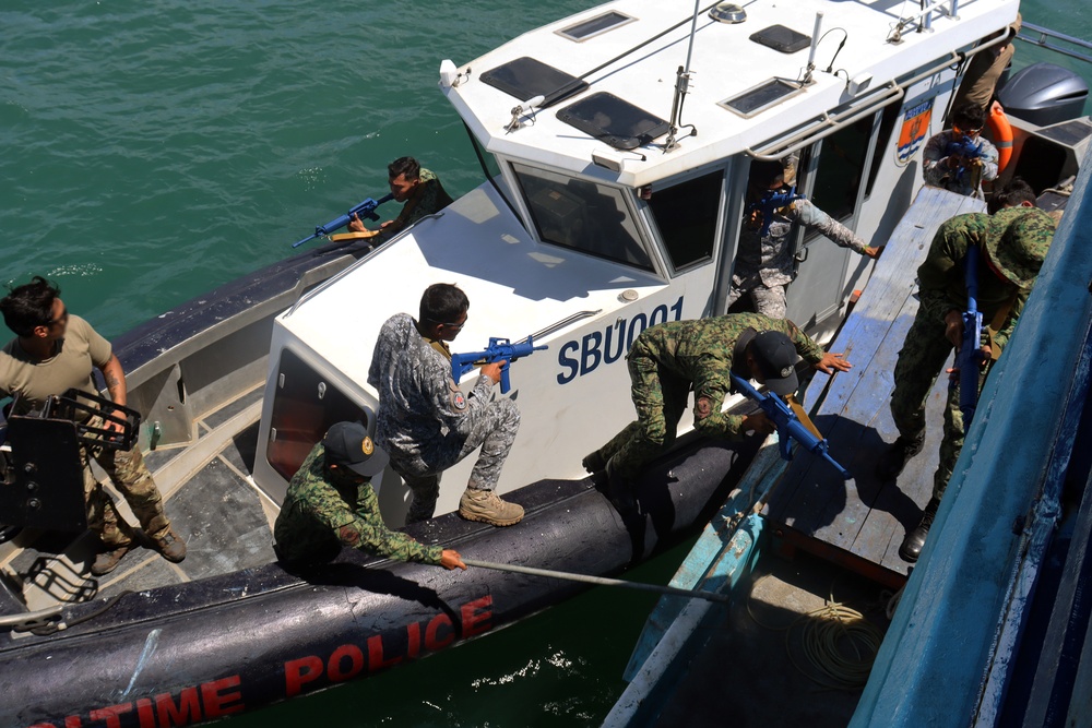1st SFG (A) soldiers, Philippine partners demonstrate VBSS in Palawan