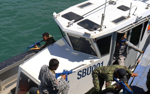 1st SFG (A) soldiers, Philippine partners demonstrate VBSS in Palawan