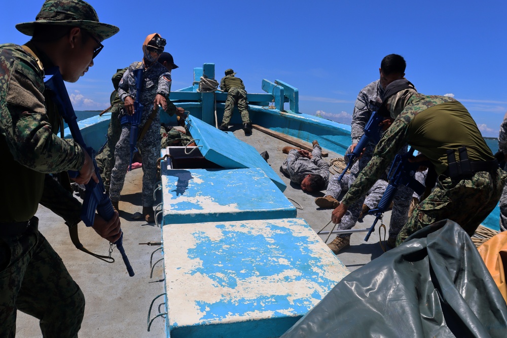 1st SFG (A) soldiers, Philippine partners demonstrate VBSS in Palawan
