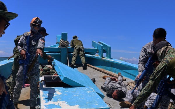 1st SFG (A) soldiers, Philippine partners demonstrate VBSS in Palawan