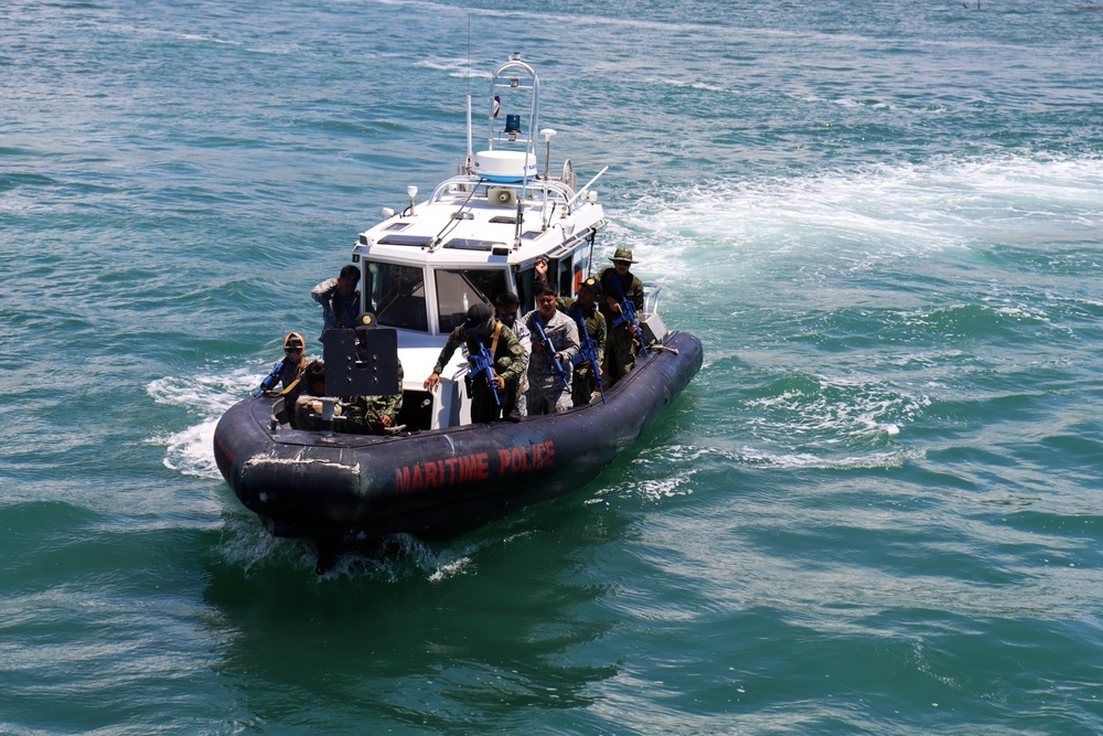 1st SFG (A) soldiers, Philippine partners demonstrate VBSS in Palawan