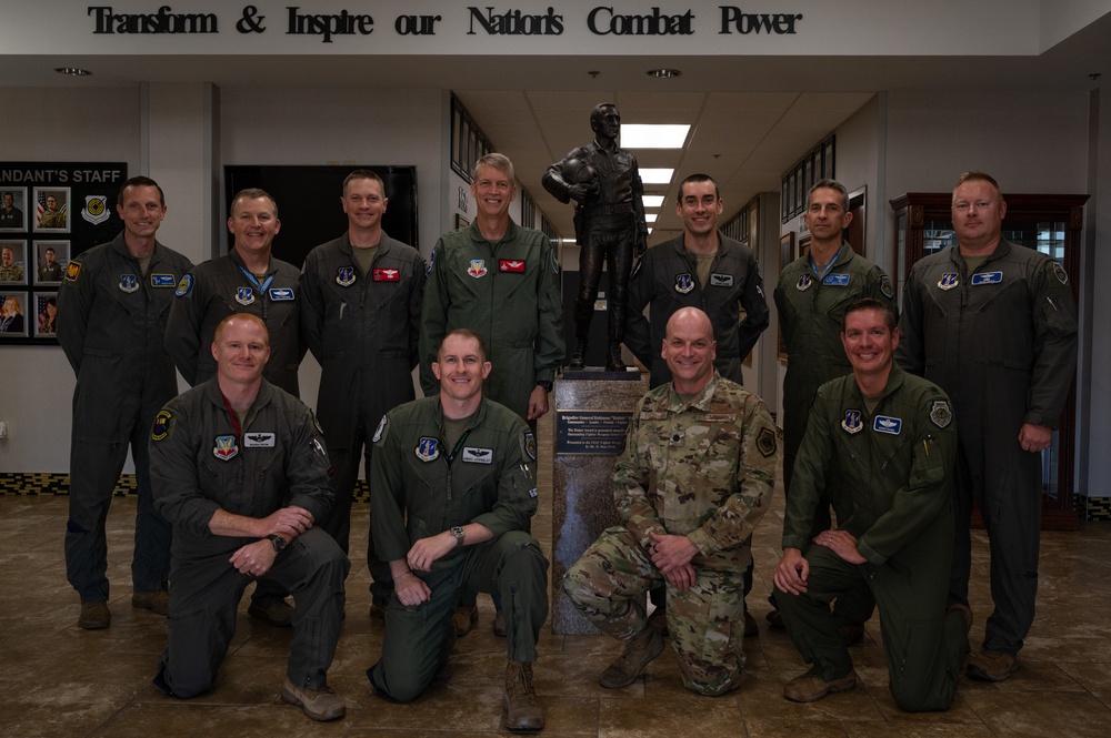 Chief of the National Guard Bureau visits National Guard WSINT instructors