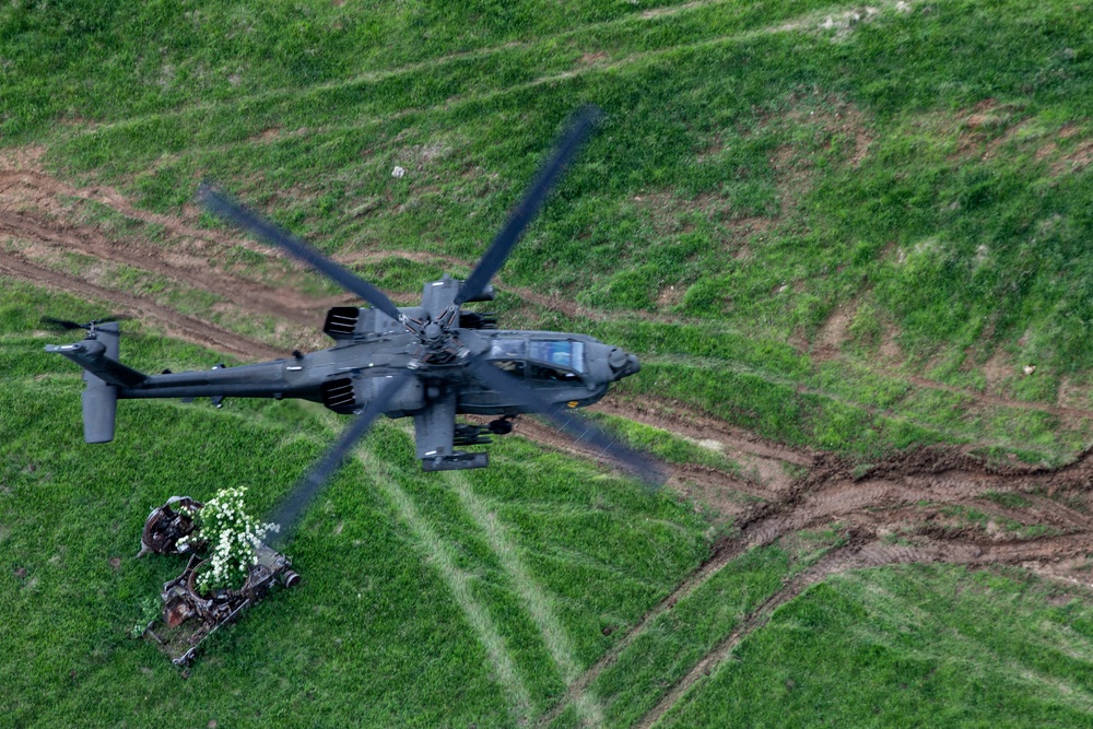 AH-64 Apaches in action during Combined Resolve 17