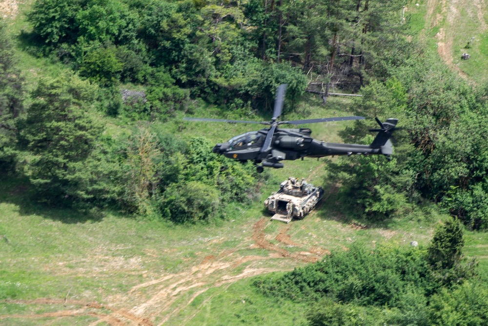 AH-64 Apaches in action during Combined Resolve 17