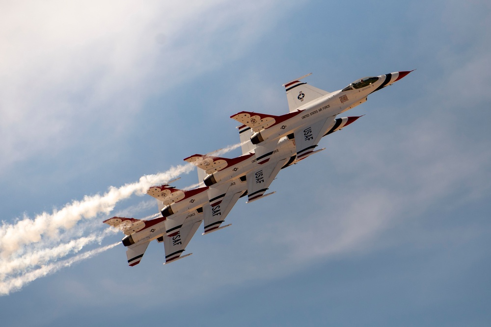 Thunderbirds headline Holloman Air Show